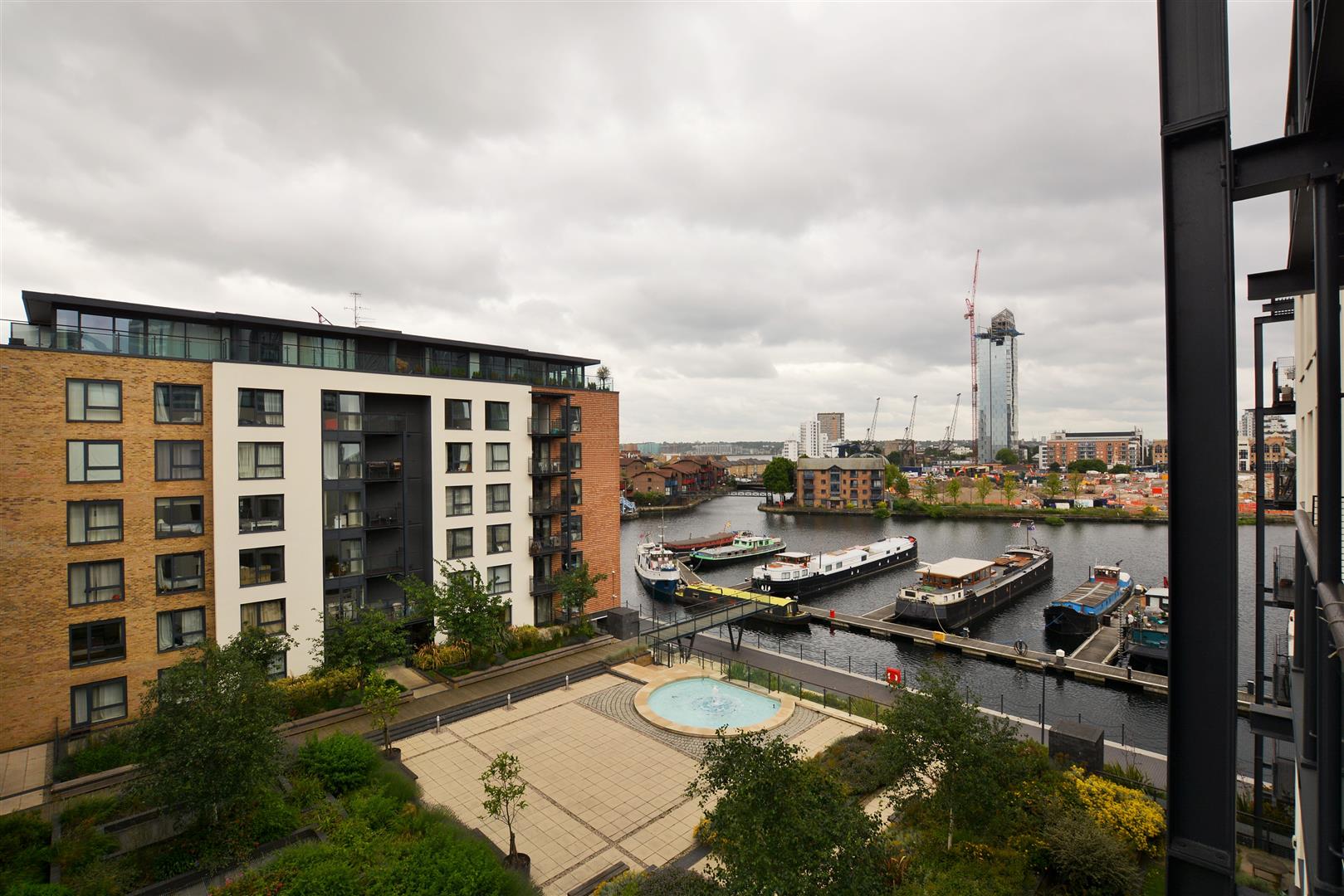Boardwalk Place, Canary Wharf, E14 Westferry Sales. Property for sale